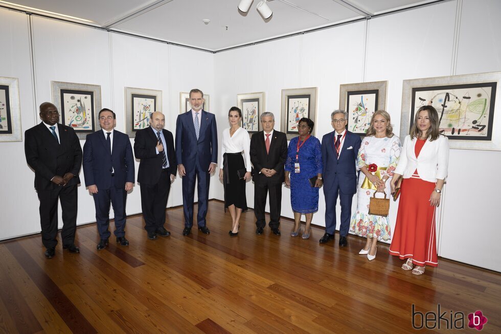 Los Reyes Felipe y Letizia en la inauguración de una exposición de Miró en Angola
