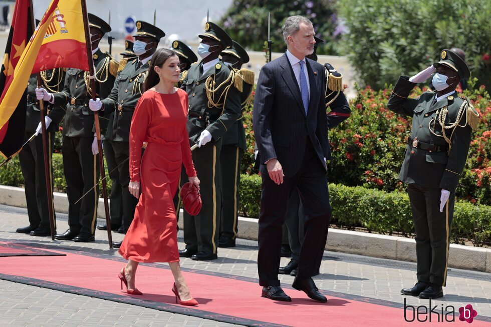 Los Reyes Felipe y Letizia a su llegada a la Asamblea Nacional de Angola