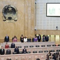 Los Reyes Felipe y Letizia, separados en la Asamblea Nacional de Angola