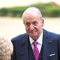 El Rey Juan Carlos en su llegada al Instituto Francés en París