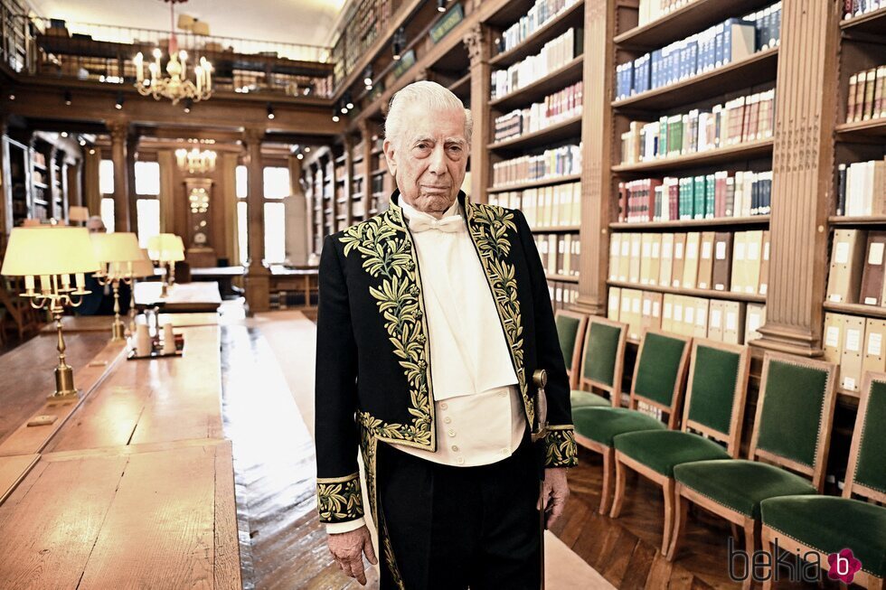 Mario Vargas Llosa ingresa en la Academia Francesa