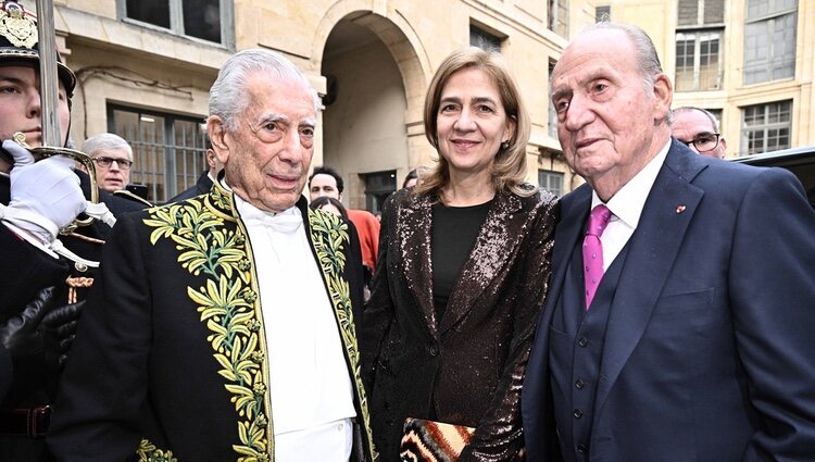 Mario Vargas Llosa, el Rey Juan Carlos y la Infanta Cristina en la Academia Francesa