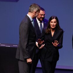 Los Reyes Felipe y Letizia, muy divertidos en los Premios Nacionales de Innovación y de Diseño 2022