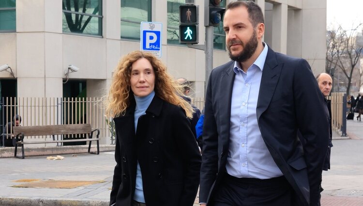 Borja Thyssen y Blanca Cuesta en su llegada a un juzgado de Madrid