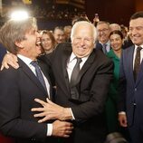 Manuel Díaz 'El Cordobés' y Manuel Benítez partiéndose de risa en su acto de reconocimiento
