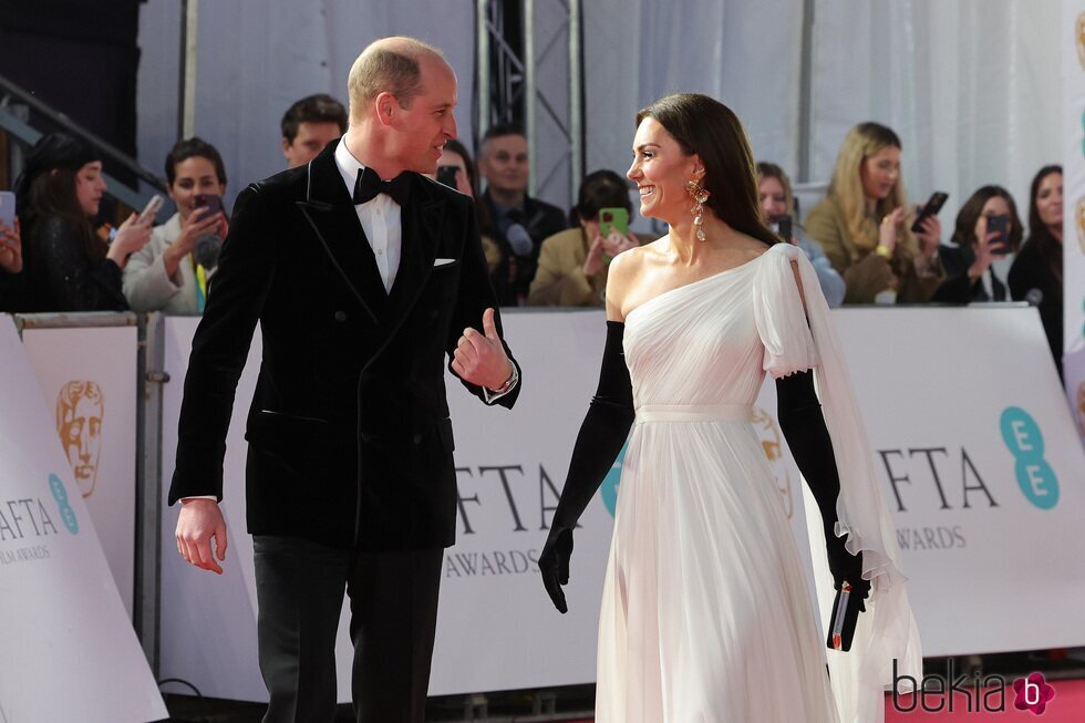 El Príncipe Guillermo y Kate Middleton en la alfombra roja de los premios BAFTA 2023
