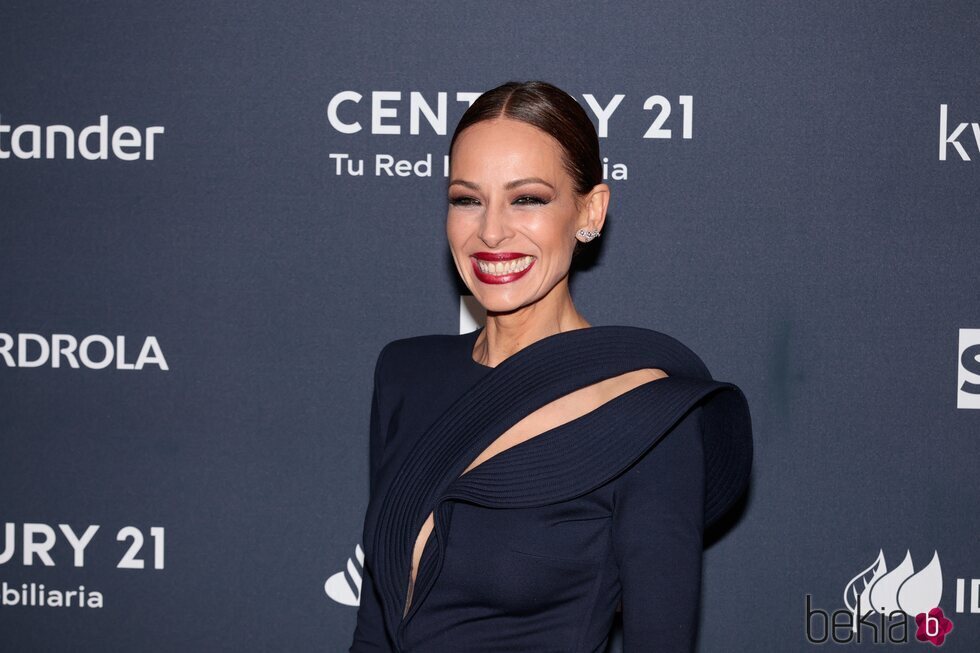 Eva González, con una sonrisa de oreja a oreja en la gala TOP 100 Mujeres en España 2023