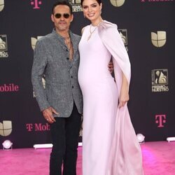 Marc Anthony y Nadia Ferreira presumiento de embarazo en los Premios Lo Nuestro 2023