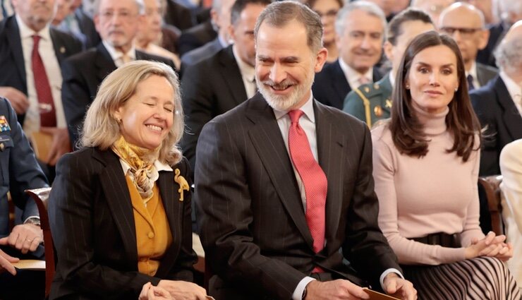 El Rey Felipe VI y Nadia Calviño riéndose en la presentación del Portal Digital de Historia Hispánica