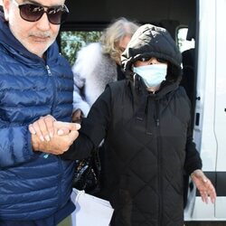 Isabel Pantoja y Agustín Pantoja llegando a Jerez tras la gira americana