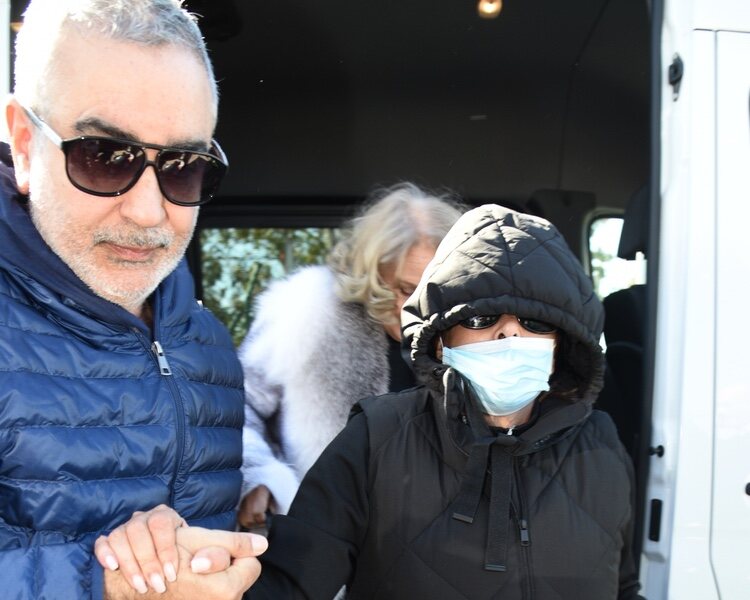 Isabel Pantoja y Agustín Pantoja llegando a Jerez tras la gira americana