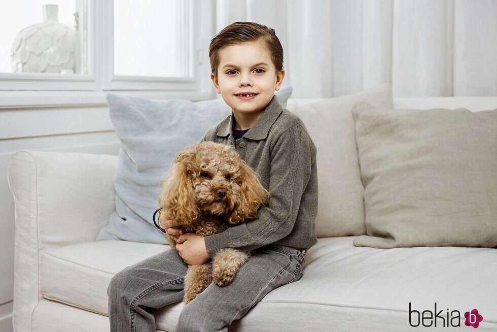 Oscar de Suecia con su perro Rio en su 7 cumpleaños