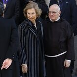 La Reina Sofía visita al Cristo de Medinaceli en Madrid