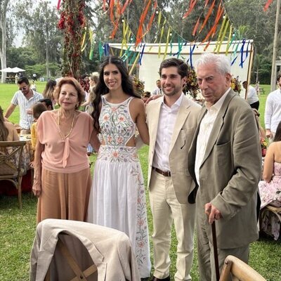 Mario Vargas Llosa y Patricia Llosa en la boda de su nieta Josefina