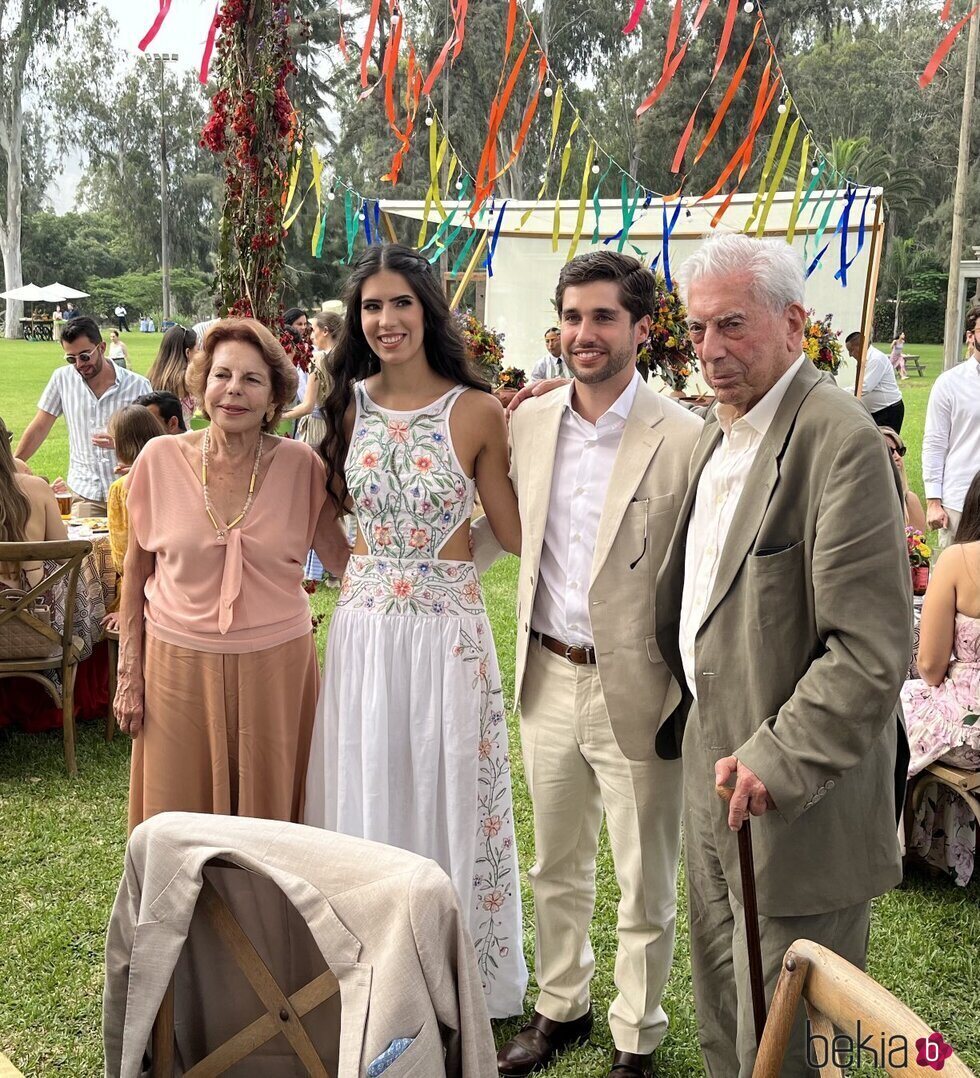 Mario Vargas Llosa y Patricia Llosa en la boda de su nieta Josefina