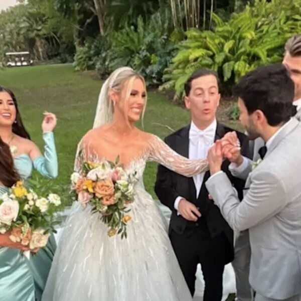 Lele Pons Y Guaynaa Con Algunos De Sus Invitados En La Celebraci N De Su Boda En Miami La