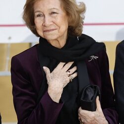 La Reina Sofía con su anillo de pedida en la entrega del Premio Reina Sofía de Pintura y Escultura
