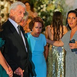 Mario Vargas Llosa y Patricia Llosa en la boda de su nieta Josefina en Lima