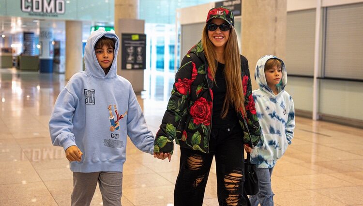 Shakira, Milan y Sasha en el aeropuerto de Barcelona antes de viajar a Nueva York