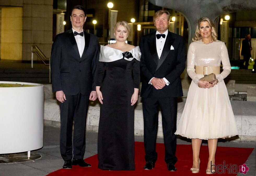 Guillermo Alejandro y Máxima de Holanda con la Presidenta de Eslovaquia y su marido