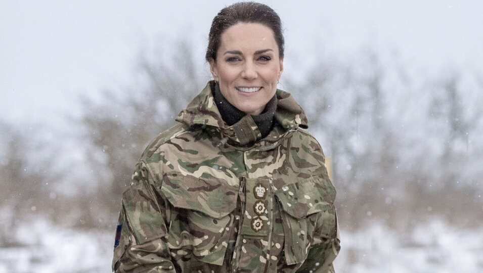 Kate Middleton con traje militar en su primera visita al Batallón de la Guardia Irlandesa