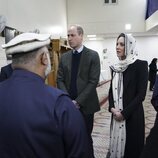 Kate Middleton con velo junto al Príncipe Guillermo en el Centro Musulmán Hayes de Londres