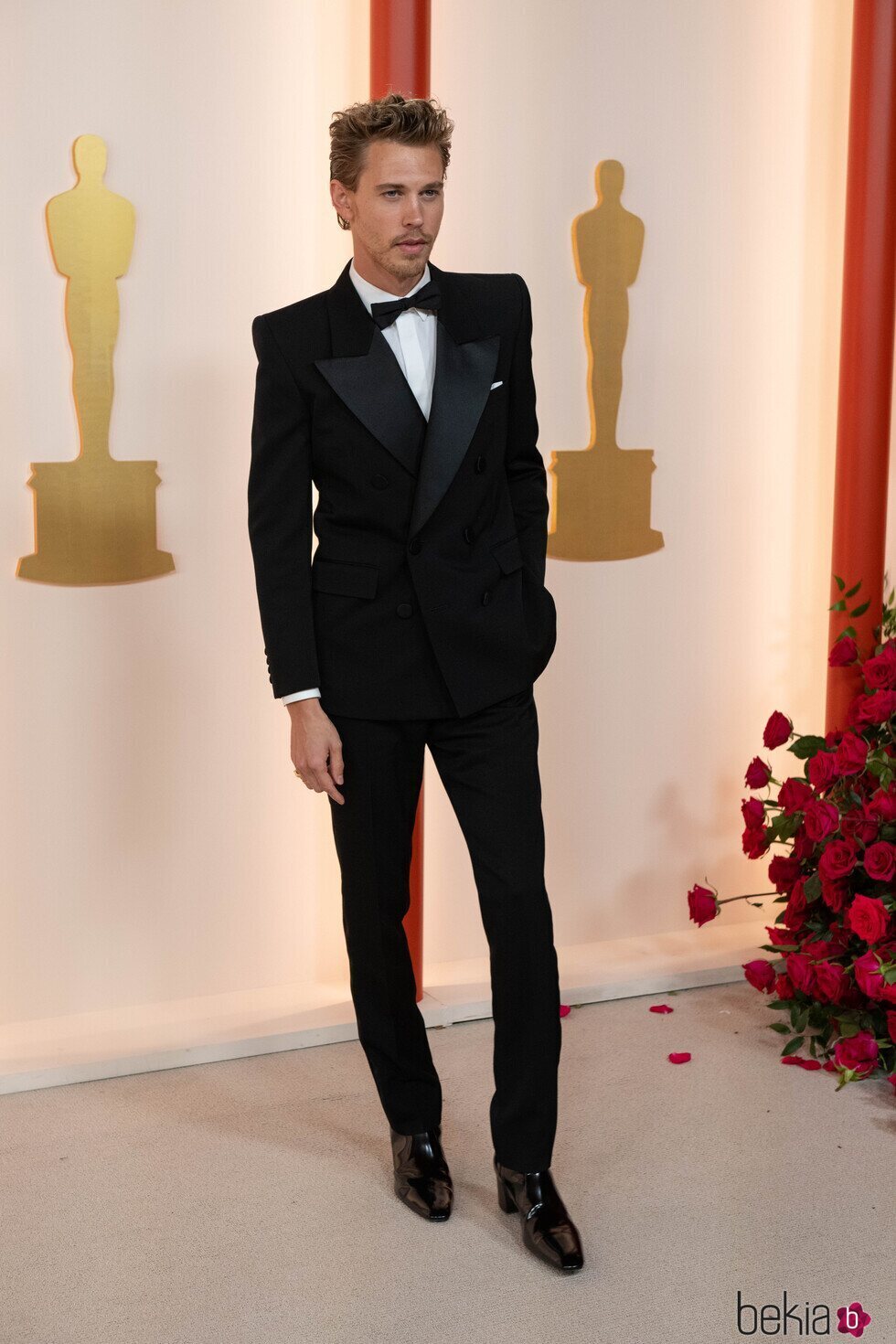 Austin Butler en la alfombra roja de los Premios Oscar 2023 Gala y alfombra roja de los