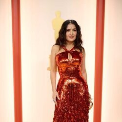 Salma Hayek en la alfombra roja de los Premios Oscar 2023