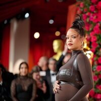 Rihanna presume de embarazo la alfombra roja de los Premios Oscar 2023