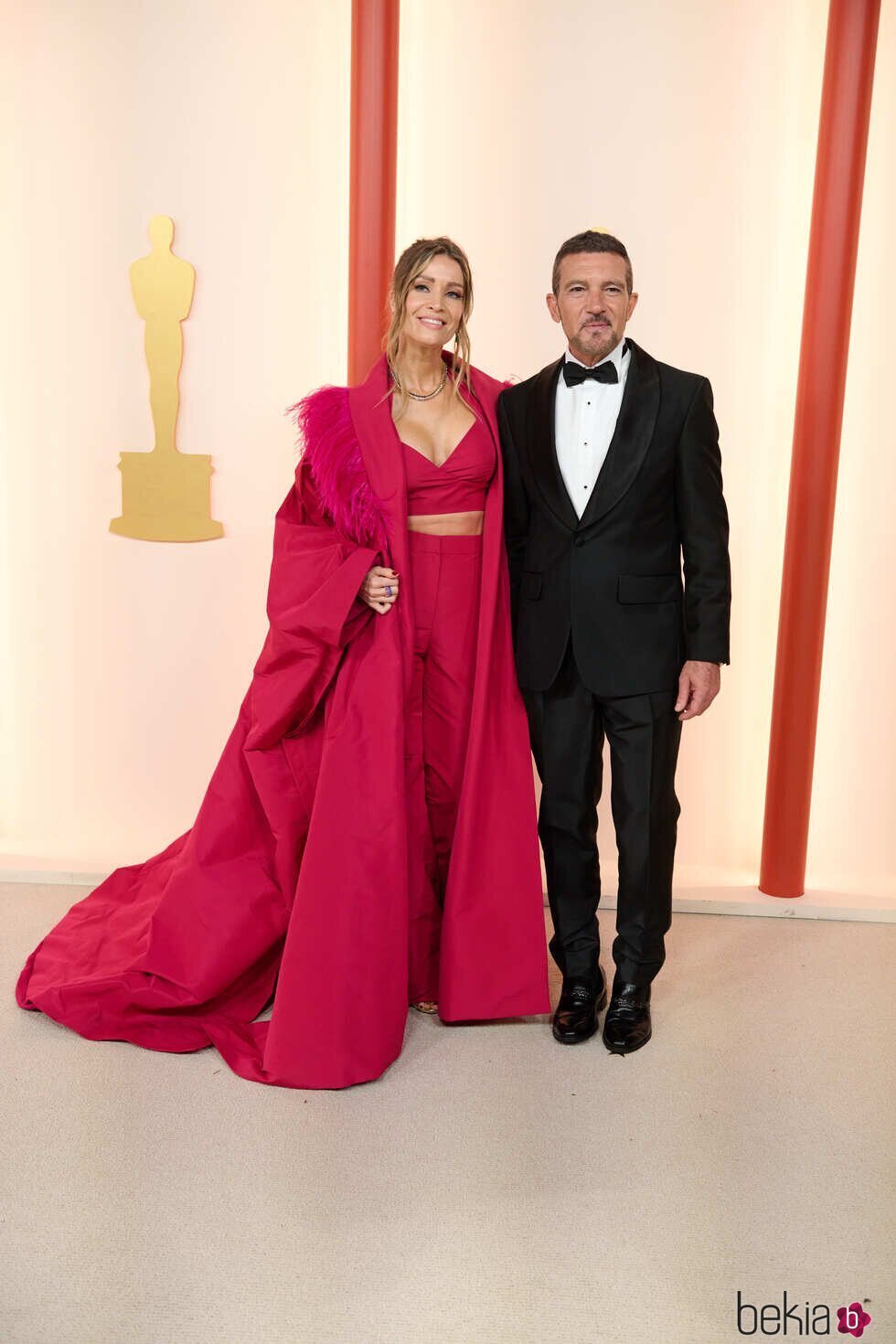 Antonio Banderas y Nicole Kimpel en la alfombra roja de los Premios Oscar 2023