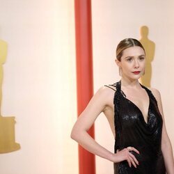 Elizabeth Olsen en la alfombra roja de los Premios Oscar 2023