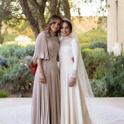 Rania de Jordania e Iman de Jordania en la boda de Iman de Jordania
