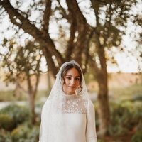 Iman de Jordania vestida de novia con un traje de Dior y tiara