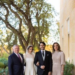 Iman de Jordania y Jameel Alexander Thermiotis con Abdalá y Rania de Jordania en su boda