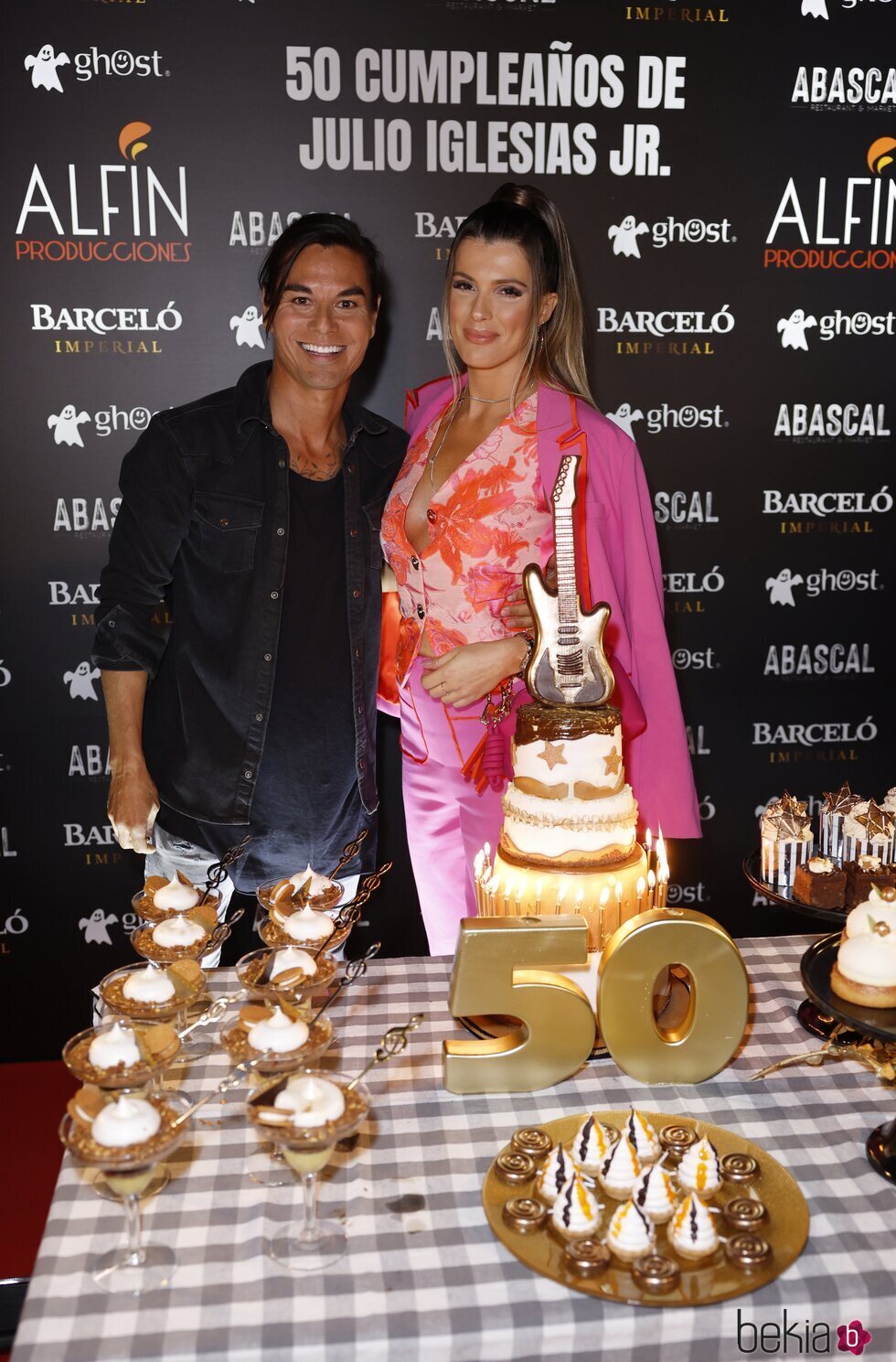 Julio José Iglesias celebra su 50 cumpleaños acompañado de su novia