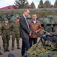 El Príncipe Guillermo y el Ministro de Defensa de Polonia visitando a las tropas británicas en Polonia