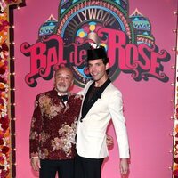 Christian Louboutin y Mika en el Baile de la Rosa 2023