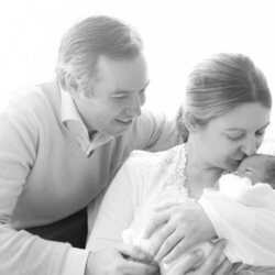 Guillermo y Stéphanie de Luxemburgo con su hijo François tras su nacimiento