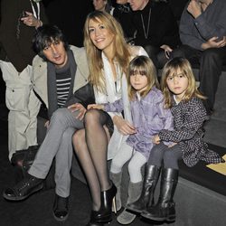 Raquel Meroño y su familia en el desfile de Tcn en Madrid Fashion Week