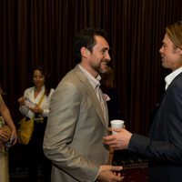 Demián Bichir y Brad Pitt en la comida de los nominados a los Oscar 2012