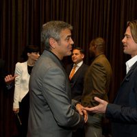 George Clooney y Brad Pitt en la comida de los nominados a los Oscar 2012