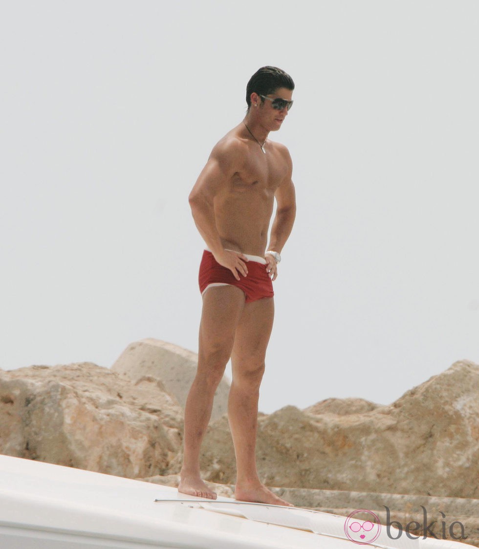 Cristiano Ronaldo presume de cuerpo en bañador