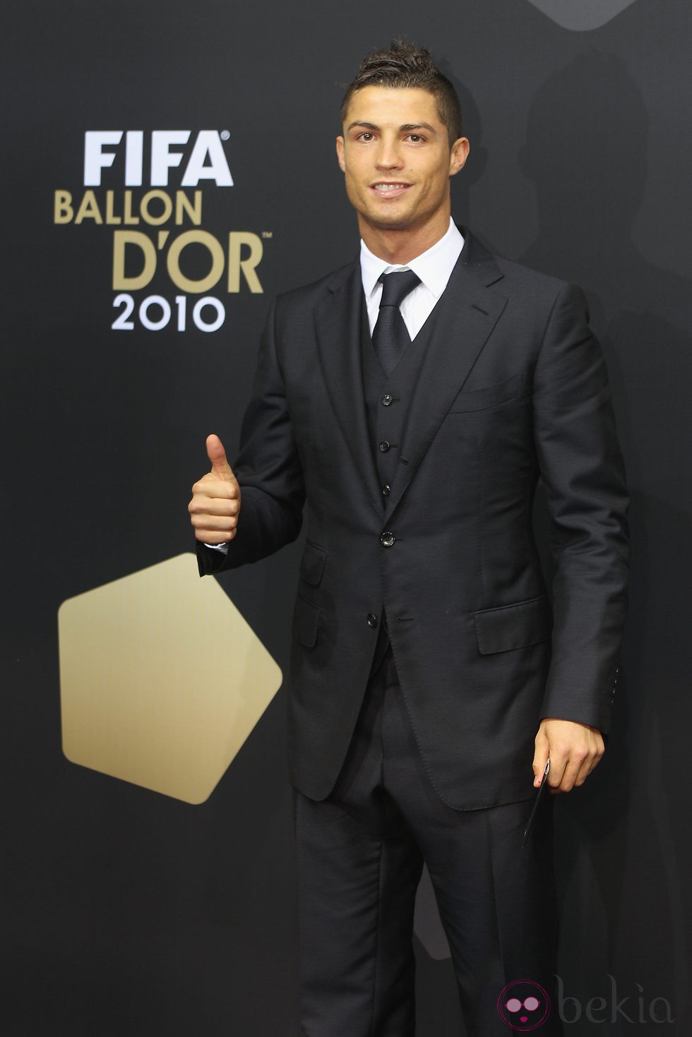 Cristiano muy elegante traje en una entrega de premios - Cristiano Ronaldo, el jugador de más sexy papá 10 - Foto en Bekia Actualidad