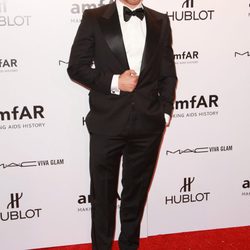 Kellan Lutz en la gala amfAR celebrada en Nueva York
