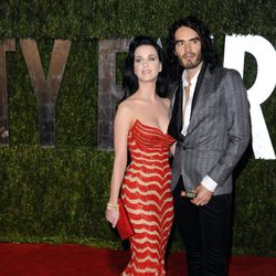 Katy Perry y Russell Brand en una fiesta tras los Oscar 2010