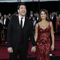 Penélope Cruz y Javier Bardem cogidos de la mano en los Oscar 2011