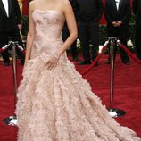 Penélope Cruz en los Oscar 2007 con un vestido rosa de Versace