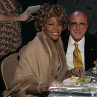 Whitney Houston y Clive Davis en los Grammy 2007