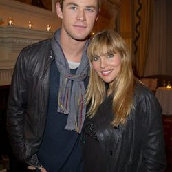 Elsa Pataky y Chris Hemsworth en una fiesta en Londres