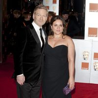 Kenneth Branagh y su mujer Lindsay en los Bafta 2012